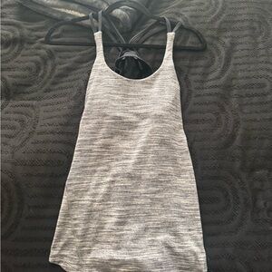 lululemon moment to movement 2 in 1 tank 
great condition no flaws 
size:4